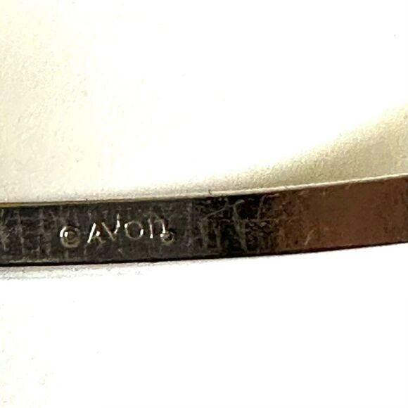 Avon vintage silver tone open cuff bracelet - Picture 5 of 6